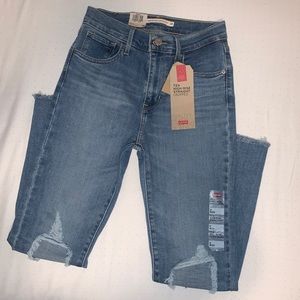 !NEW!! Levi’s High-Rise jeans